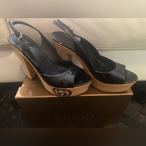 Gucci Shoes - Gucci women’s sandal- size 7 made in Italy.